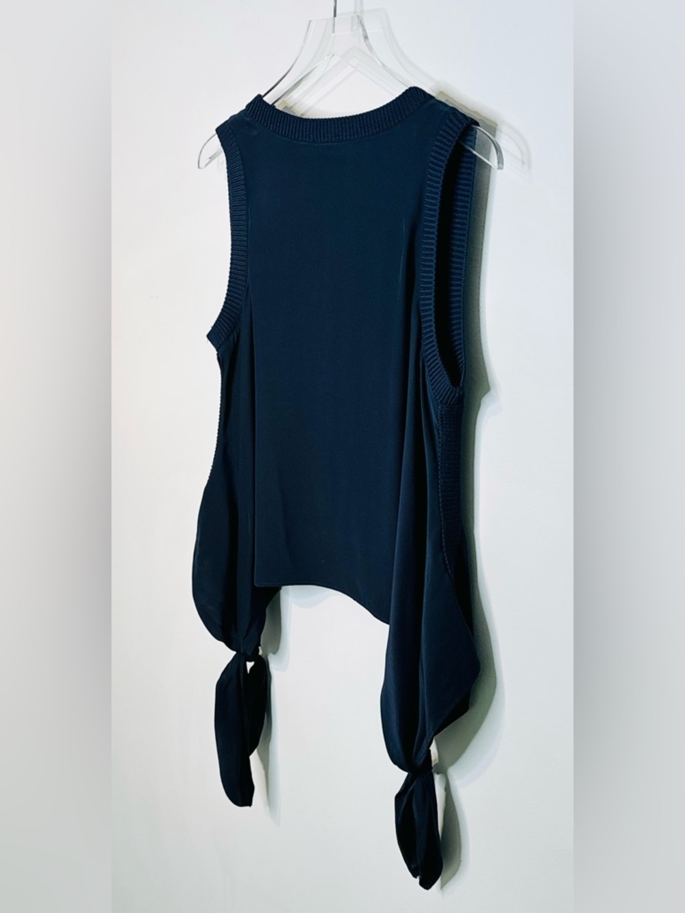 Cinq a Sept Navy Blue Silk V-Neck Sleeveless Side Ties Shirt Blouse Top - Picture 6 of 10
